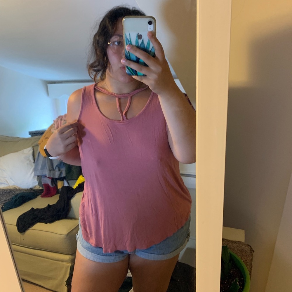 pink top